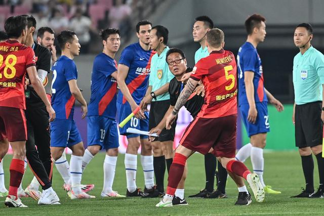 2026北京亦庄人形机器人半程马拉松举行排位赛